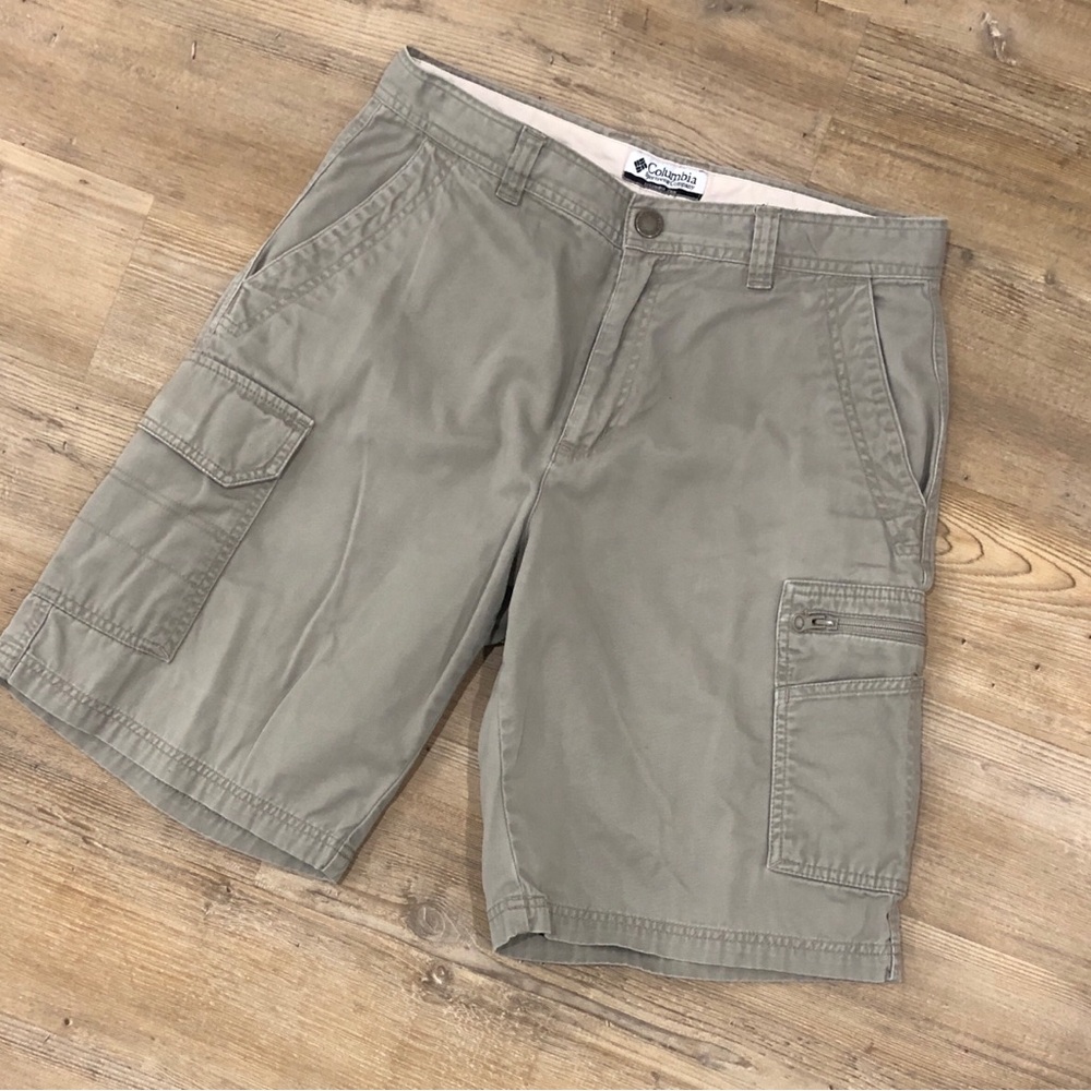 Columbia Men’s 32” Waist Khaki Cargo Short